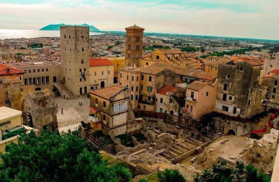 Luxury Suite - Teatro Romano - Duomo - Centro Storico Wi-Fi Terracina Exteriér fotografie