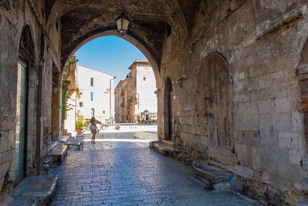 Luxury Suite - Teatro Romano - Duomo - Centro Storico Wi-Fi Terracina Exteriér fotografie